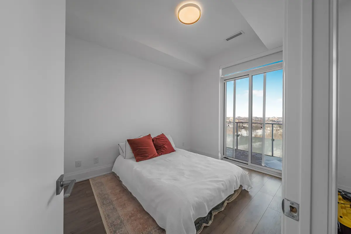 20 Brin DR #2005, Toronto W08, ON M8X 1Y6