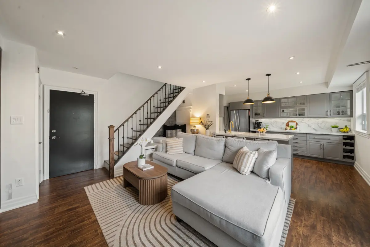 469 Claridge RD #4, Burlington, ON L7N 2S1