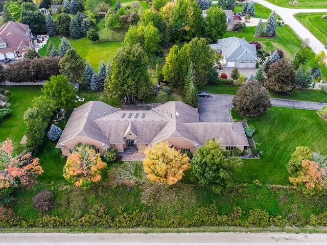 16 OCHS DR, Puslinch, ON N0B 2C0