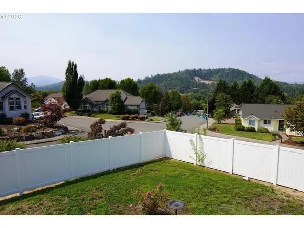 212 WAGON WHEEL DR, Grants Pass, OR 97527