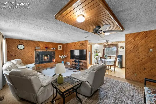 2075 Grady CT, Colorado Springs, CO 80915