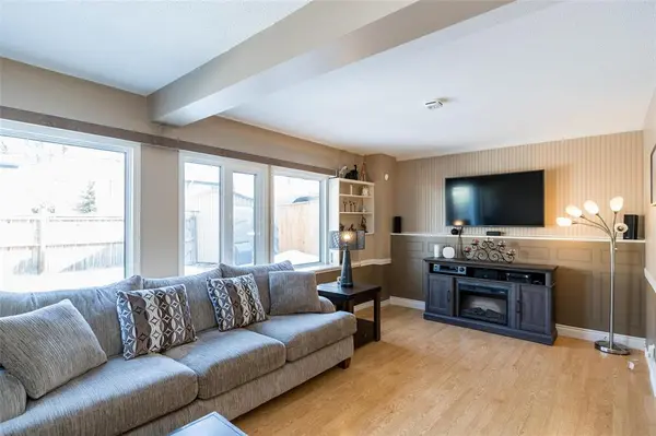 645 Elizabeth RD, Winnipeg, MB R2J 1A3