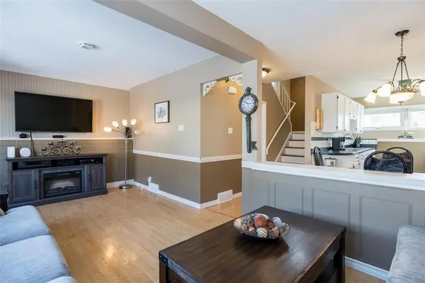 645 Elizabeth RD, Winnipeg, MB R2J 1A3