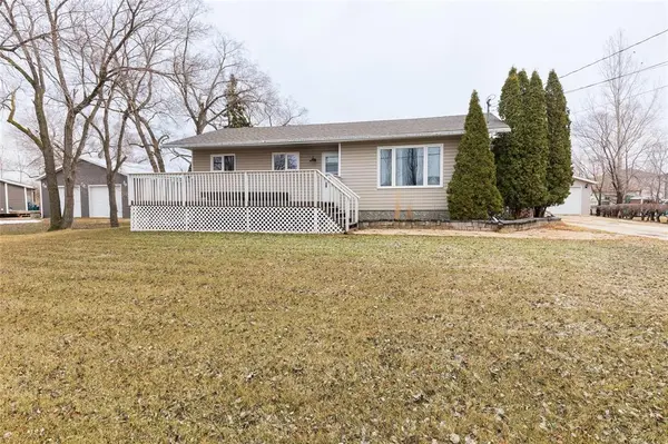 37 Gagnier Bay, Ste Anne, MB R5H 1A7