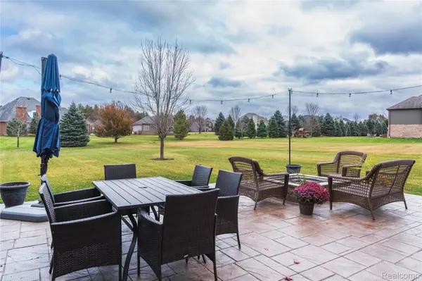 801 Watersmeet DR, Oxford Charter Township, MI 48371