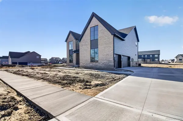 2417 Provencal DR, Commerce Charter Township, MI 48382