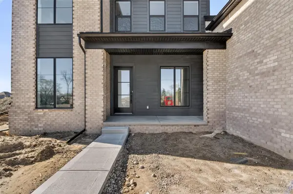 2417 Provencal DR, Commerce Charter Township, MI 48382