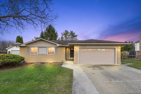 19246 Todd DR, Clinton Charter Township, MI 48038