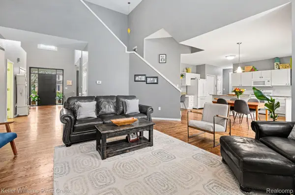 3692 Sunnyside CT, Oakland Charter Township, MI 48306