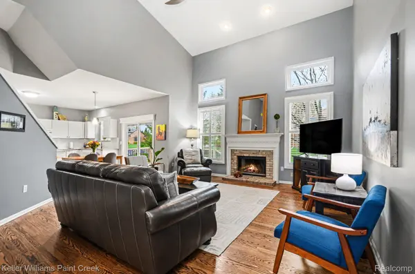 3692 Sunnyside CT, Oakland Charter Township, MI 48306