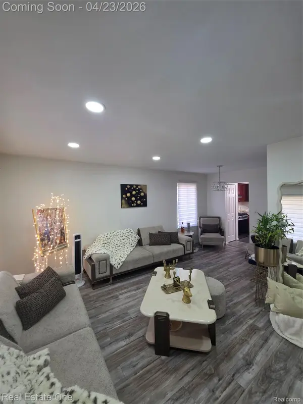 2898 Roundtree DR, Troy, MI 48083