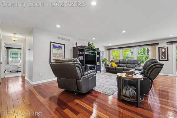 4984 Hyde Park DR, Troy, MI 48085