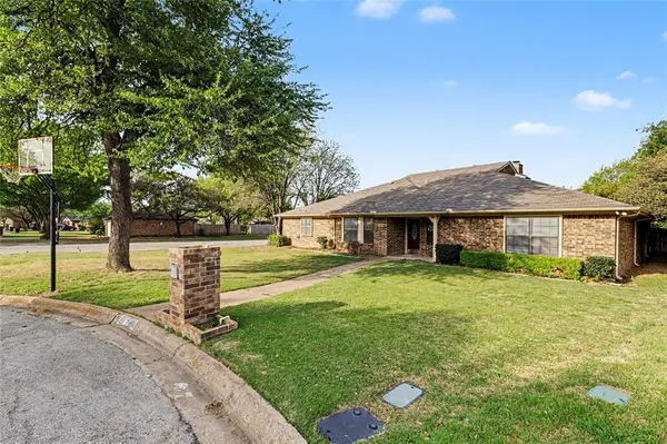 7401 Windcrest Court N, North Richland Hills, TX 76182