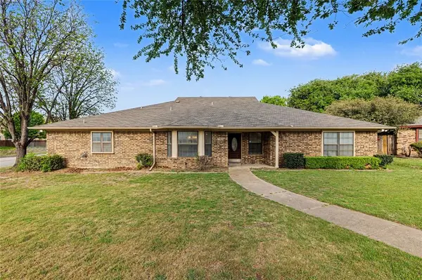7401 Windcrest Court N, North Richland Hills, TX 76182