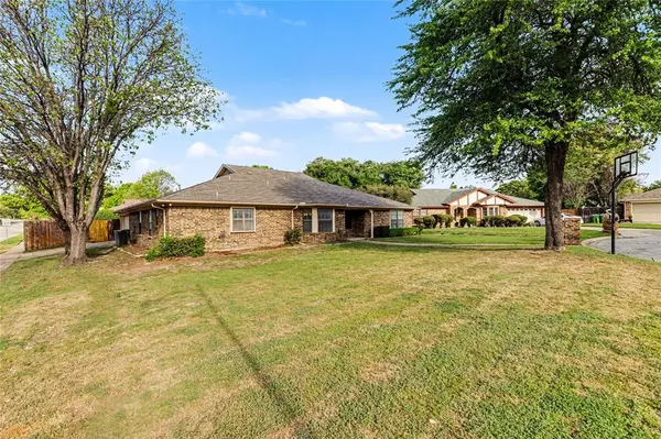 7401 Windcrest Court N, North Richland Hills, TX 76182