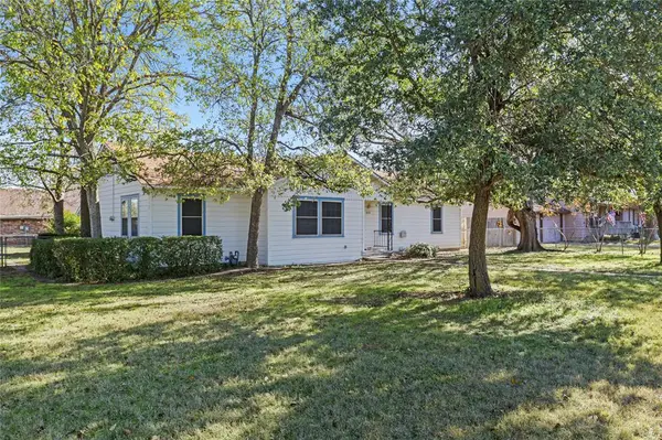 630 Easley Street, White Settlement, TX 76108