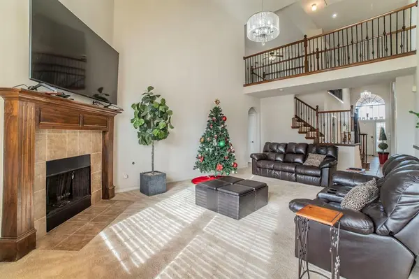 317 Crescent Creek Lane, Fort Worth, TX 76140