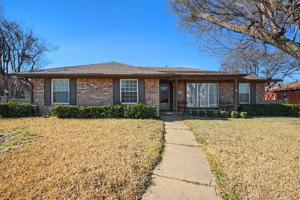 1319 Meadowcrest Drive, Mesquite, TX 75149