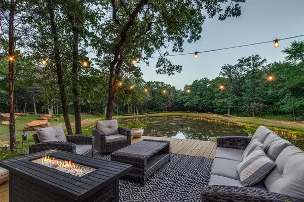 1619 Bloomfield Road, Valley View, TX 76272