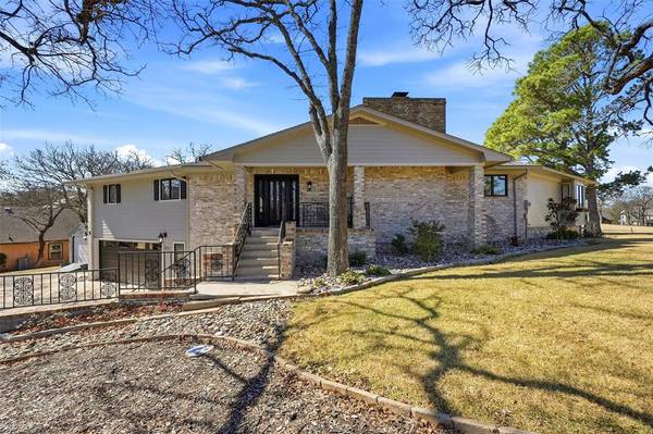 231 Cayuga Trail, Lake Kiowa, TX 76240