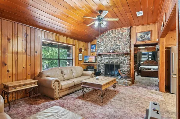 760 Rs County Road 3160, Emory, TX 75440