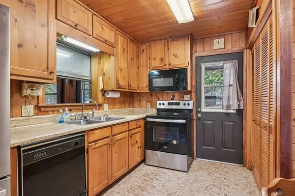 760 Rs County Road 3160, Emory, TX 75440