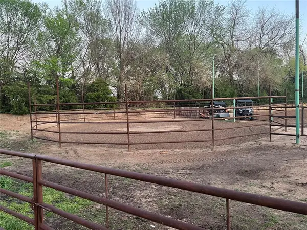 171 County Road 1160, Decatur, TX 76234