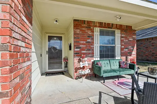 1102 N Gaines Street, Ennis, TX 75119