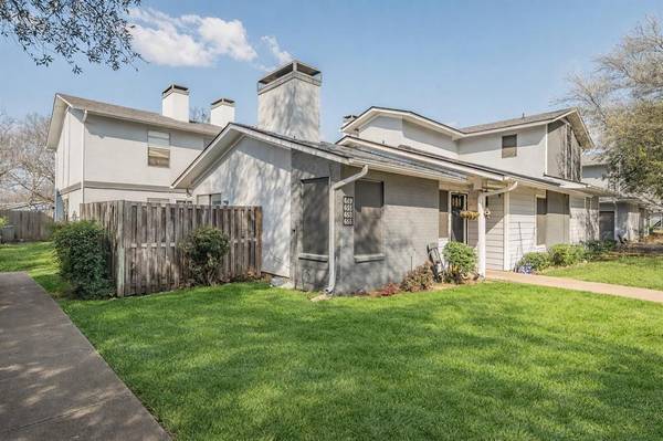 655 Ridgeline Drive, Hurst, TX 76053