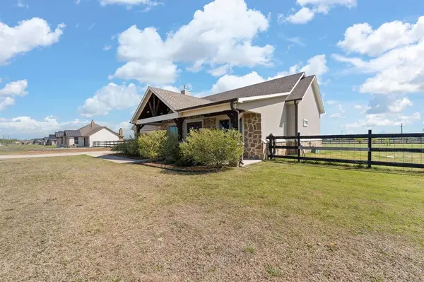 6012 Berry Ridge Lane, Joshua, TX 76058