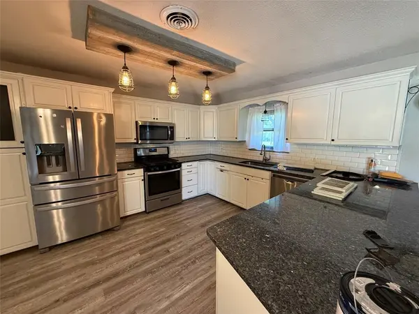 1412 Hillcrest Street, Ennis, TX 75119