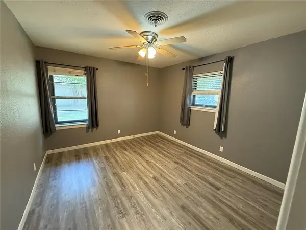 1412 Hillcrest Street, Ennis, TX 75119