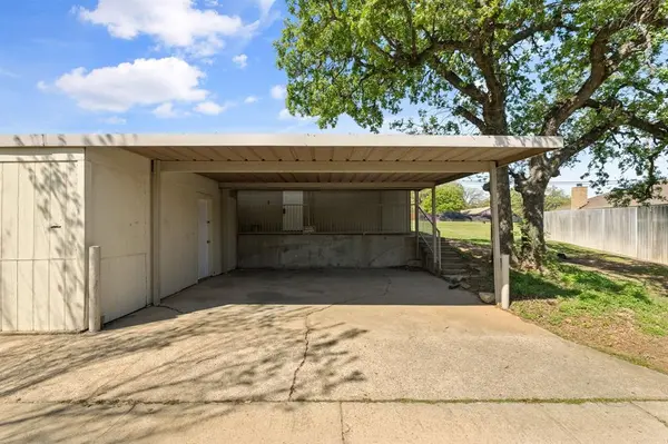 7318 Davis Boulevard, North Richland Hills, TX 76182