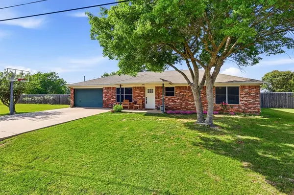 4051 Country Meadows Circle, Granbury, TX 76049