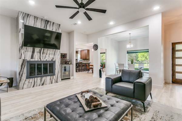 1561 Century Oaks Drive, Lewisville, TX 75077