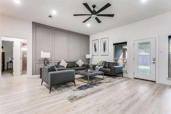 1561 Century Oaks Drive, Lewisville, TX 75077