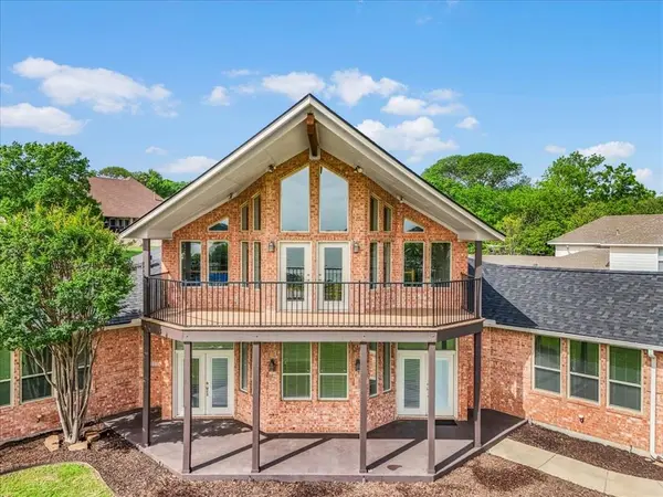 203 W Lake Drive, Weatherford, TX 76087