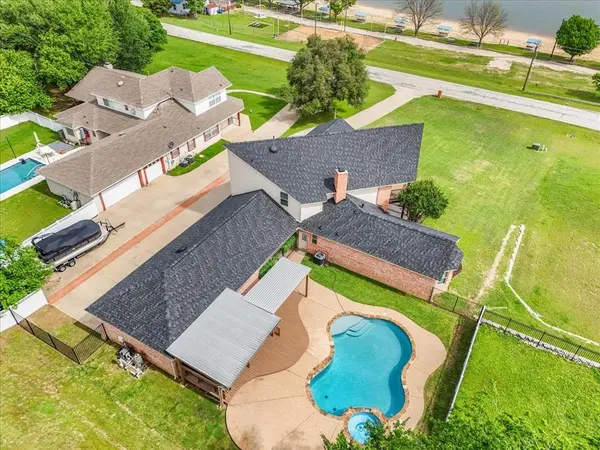 203 W Lake Drive, Weatherford, TX 76087