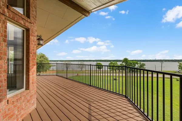 203 W Lake Drive, Weatherford, TX 76087