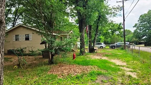 150 Meadow Lake Drive, Gun Barrel City, TX 75156