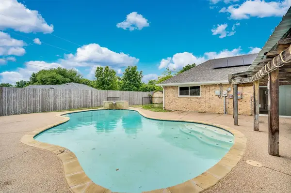 1311 Cindy Court, Cleburne, TX 76033