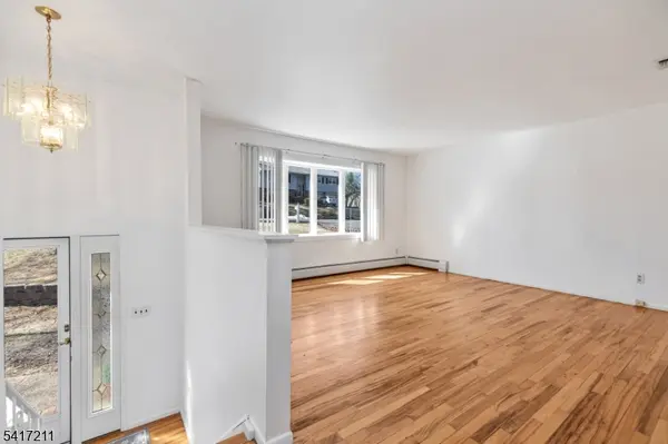 14 Forsgate Dr, Ringwood Boro, NJ 07456