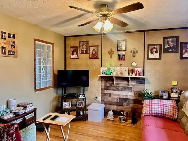 12 Chincopee Ave, Hopatcong Boro, NJ 07843