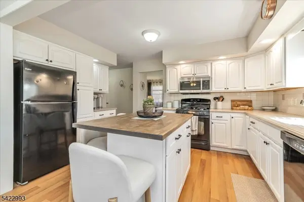 48 Oliver Pl, Ringwood Boro, NJ 07456