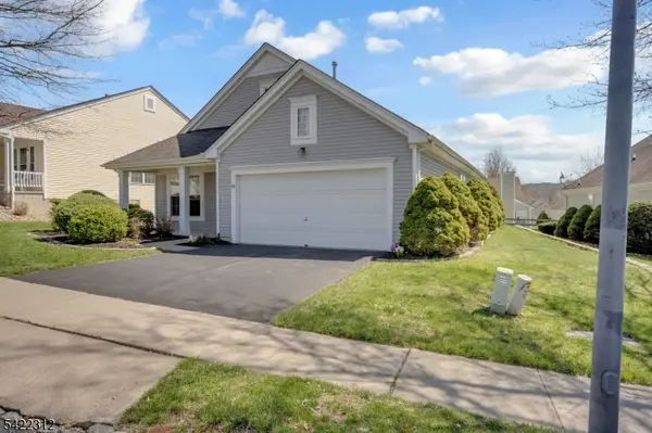 87 Kensington Cir, White Twp., NJ 07823