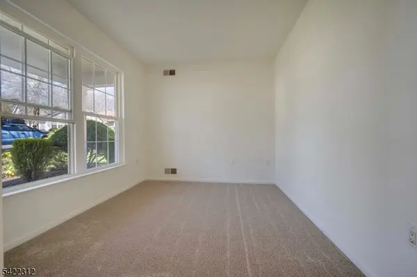 87 Kensington Cir, White Twp., NJ 07823