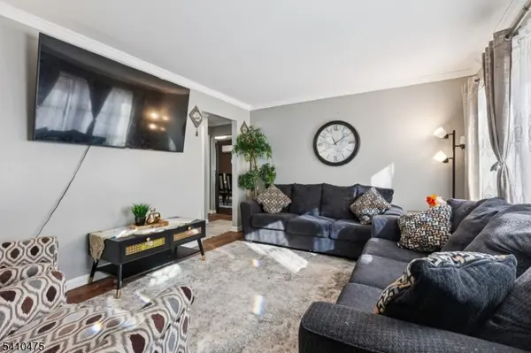 41 Pinetree Dr, Sayreville Boro, NJ 08859