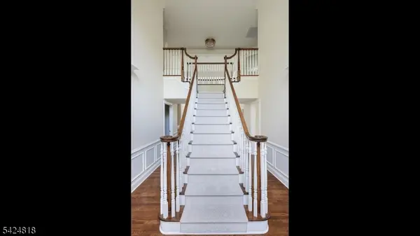 5 Longford Ct, Warren Twp., NJ 07059