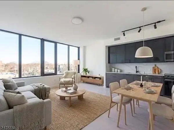 258 S Harrison St #1504, East Orange City, NJ 07018