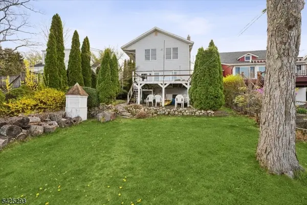 45 W Bertrand Rd, Mount Arlington Boro, NJ 07856